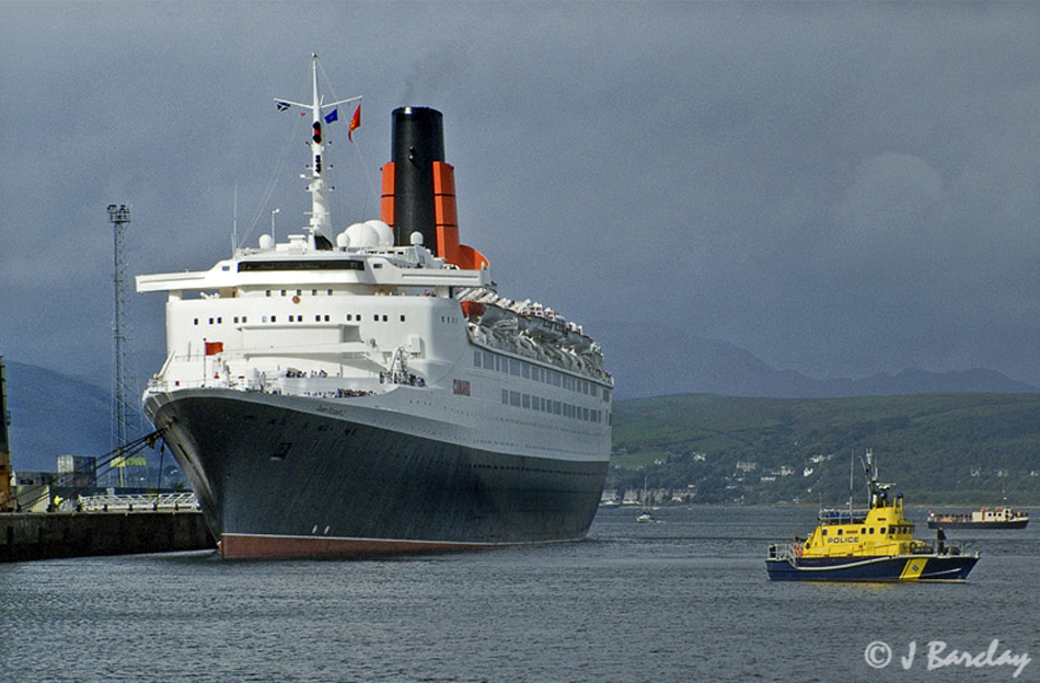 QE2 at Greenock