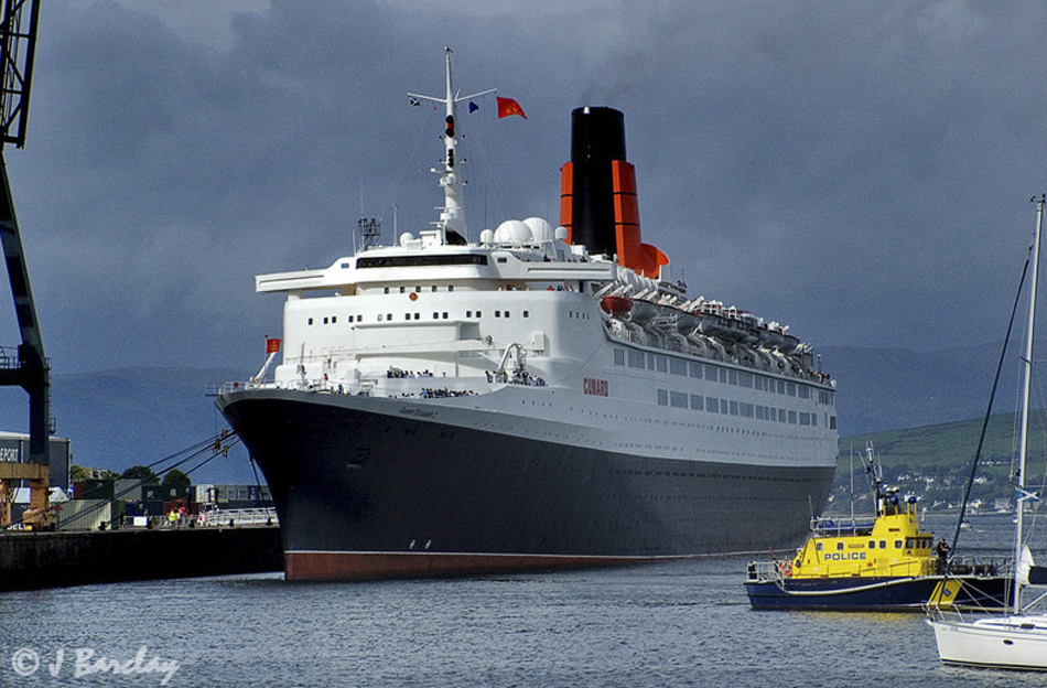 QE2 at Greenock