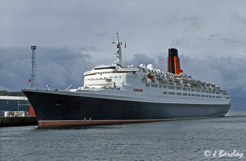 QE2 at Greenock