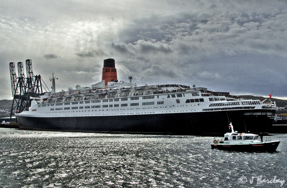 QE2 at Greenock