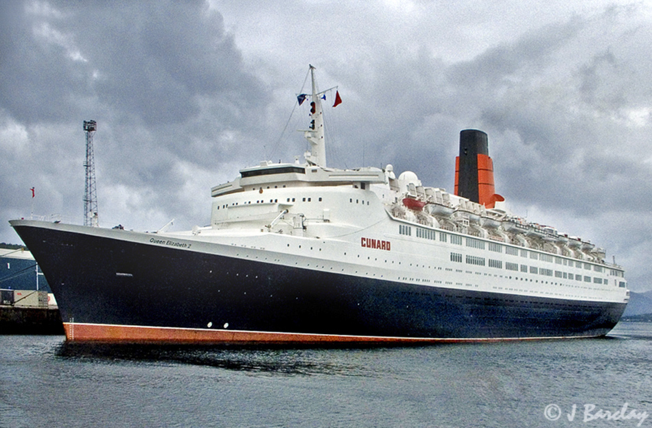 QE2 at Greenock